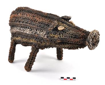 Les Amis du musée de l’Homme, L’enrichissement des collections, Figure de cochon du Sepik (don Christian Coiffier), photographie : © Myriam Kourdourli / MNHN