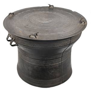 Les Amis du musée de l’Homme, L’enrichissement des collections, Tambour (achat Deneck), photographie : © Myriam Kourdourli / MNHN